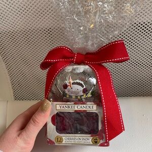 Yankee Candle Cherries on Snow tea light candles and snowman candle holder